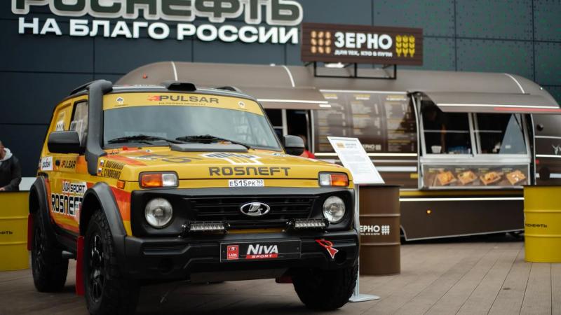 Премьера фильма о гонщиках прошла в рамках дней автоспорта в павильоне «Роснефти» на ВДНХ