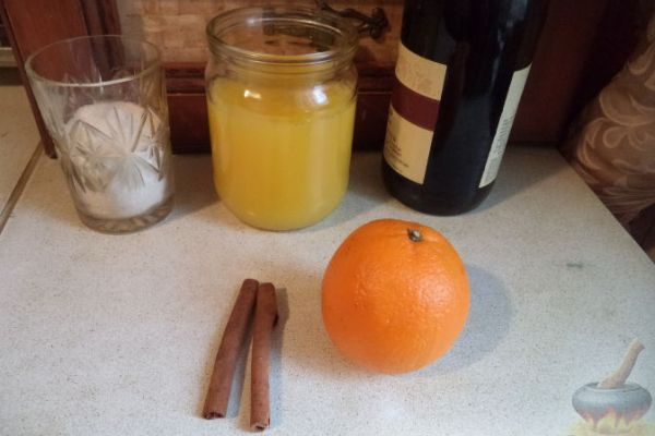 Апельсиновый глинтвейн с корицей