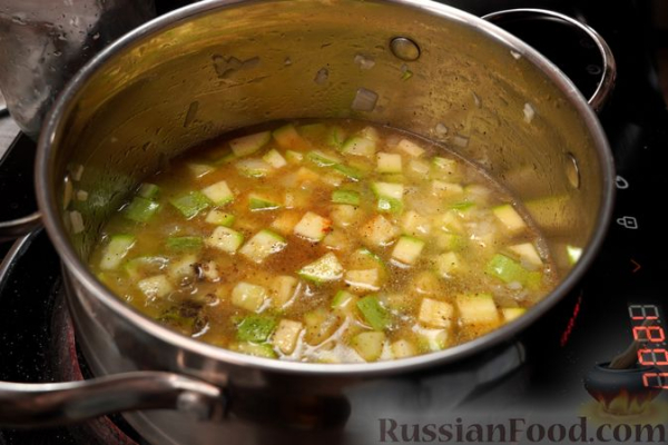 Крем-суп из кабачков с полентой и сыром