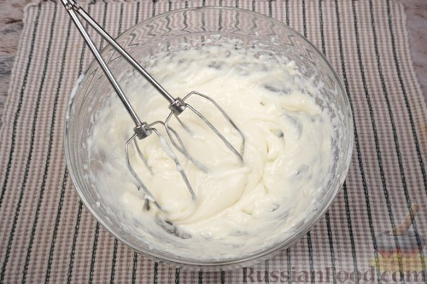 Дрожжевой пирог-плетёнка с клюквой и сливочным сыром