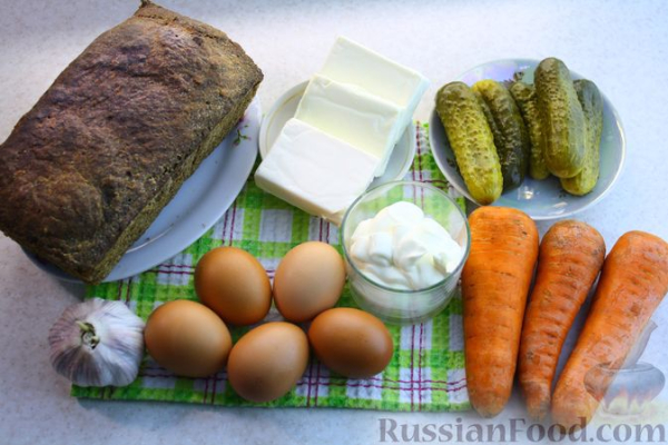 Закусочные бутерброды с морковью, плавленым сыром и яйцами