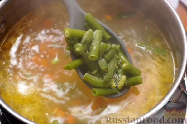 Суп с булгуром, фрикадельками и стручковой фасолью