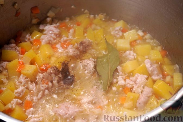 Суп с куриным фаршем и вермишелью