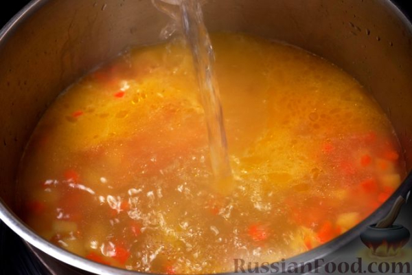 Томатный суп с фрикадельками из фарша и булгура