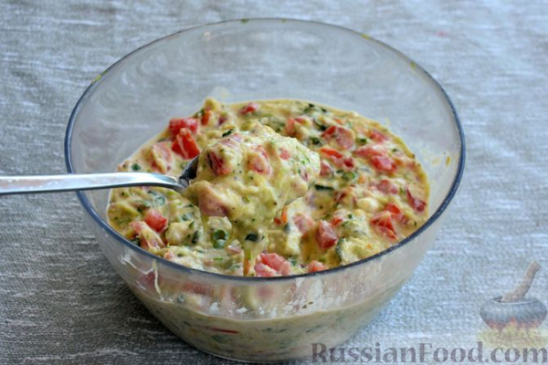 Кабачковые оладьи с помидорами, сыром фета и мятой