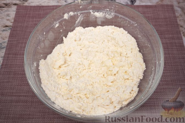 Тёртый пирог с тыквой, творогом и изюмом