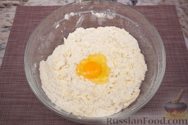 Тёртый пирог с тыквой, творогом и изюмом